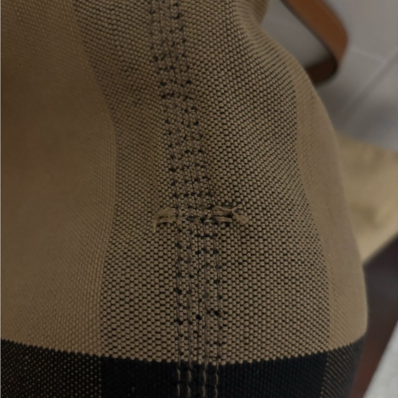 Used Burberry fabric bag with pouch. Bought in New York 6 years ago. - Picture 6 of 6